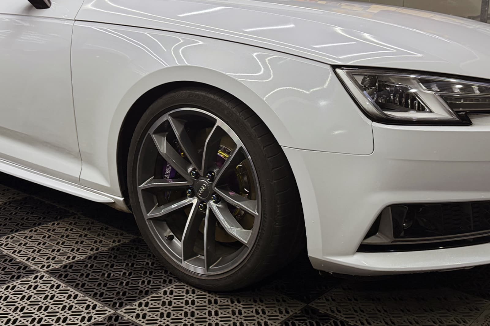 Audi A4L с тормозным комплектом SAVANINI