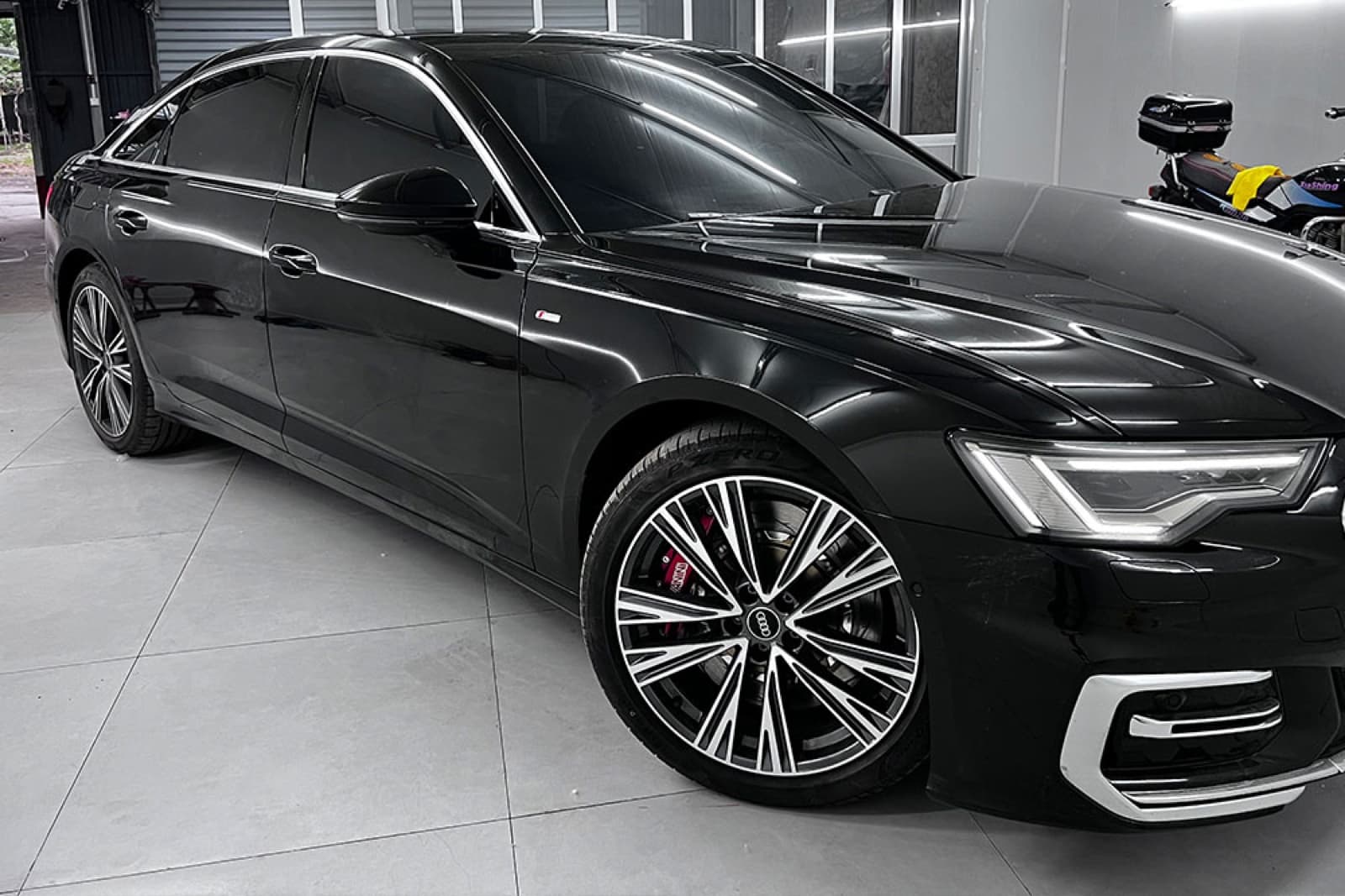 Audi A6 с тормозным комплектом SAVANINI