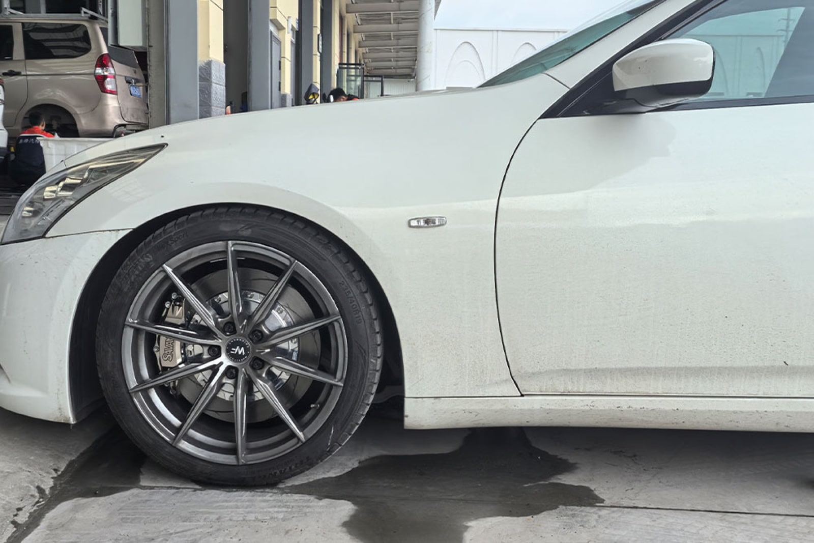 Infiniti G25 — установка SAVANINI