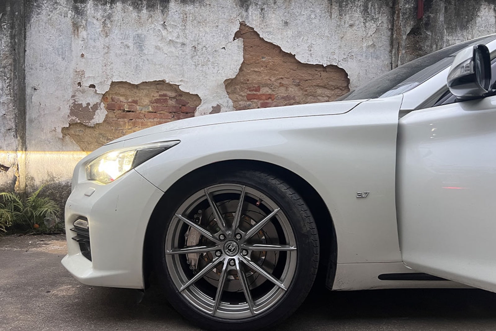 Infiniti Q50L — установка SAVANINI
