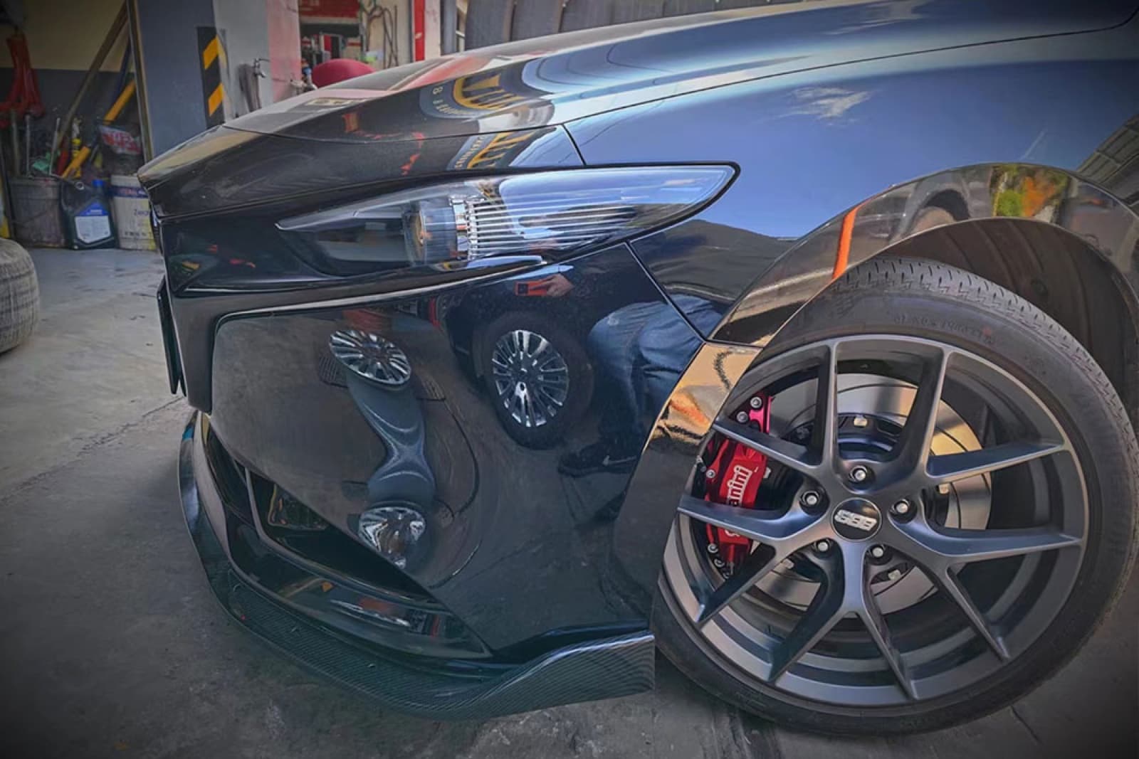 Mazda 3 с тормозным комплектом SAVANINI