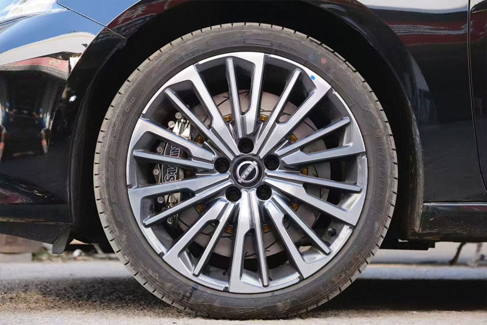 Nissan Teana — установка SAVANINI