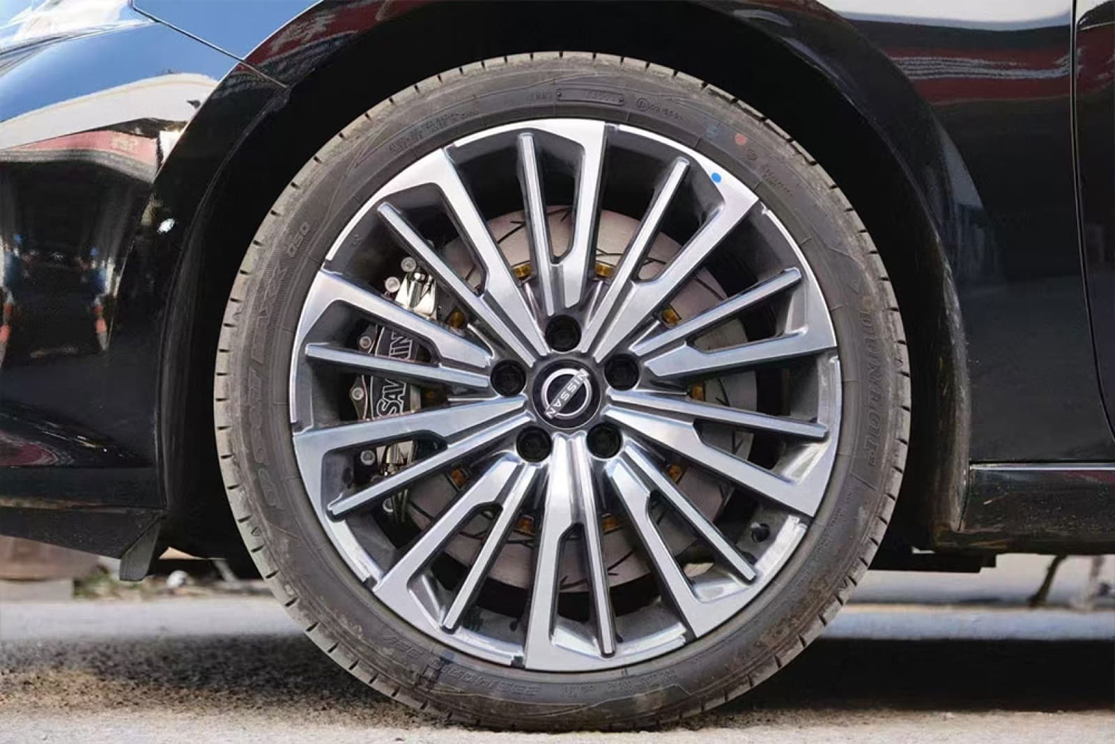 Nissan Teana с комплектом SAVANINI