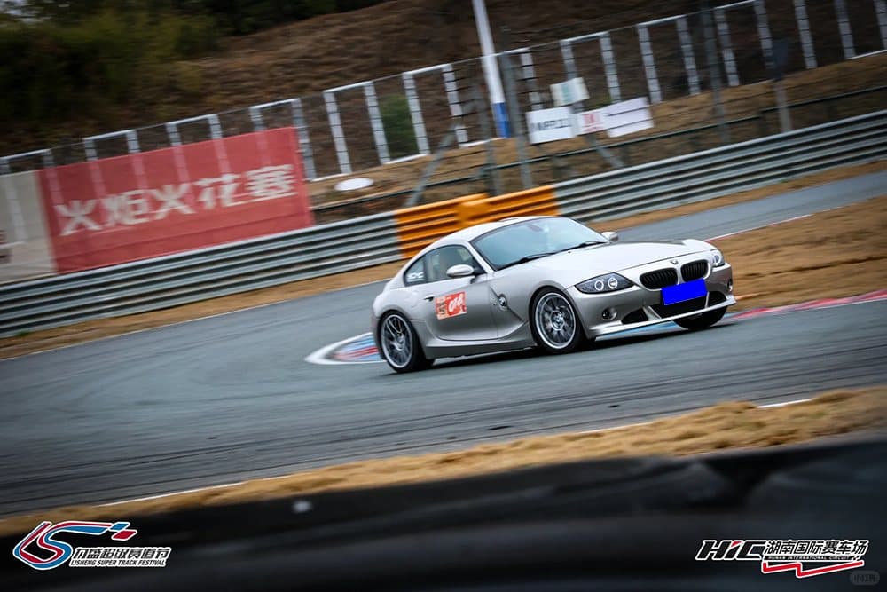 BMW Z4 — установка SAVANINI — фото 3