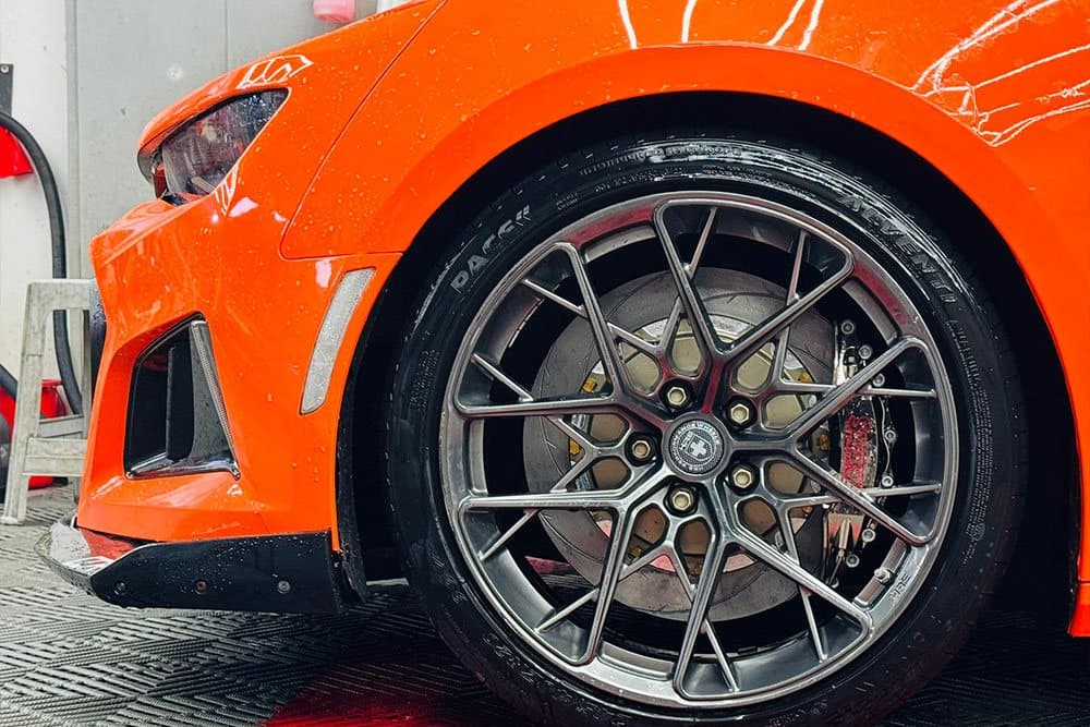 Chevrolet Camaro с тормозным комплектом SAVANINI