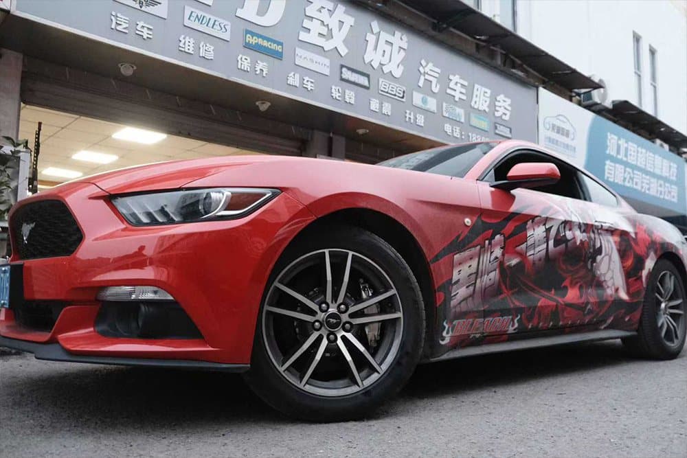 Ford Mustang с тормозным комплектом SAVANINI