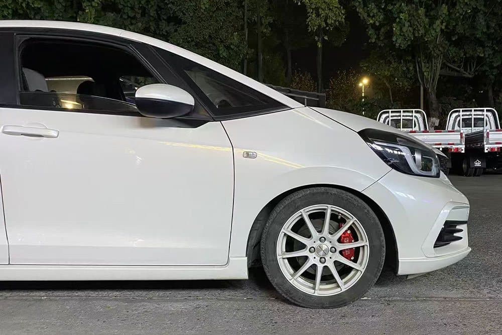 Honda Life с тормозным комплектом SAVANINI