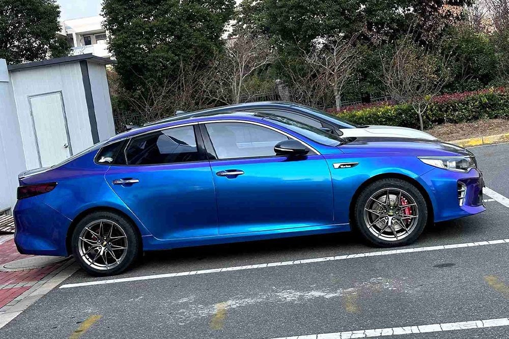 Kia K5 — установка SAVANINI