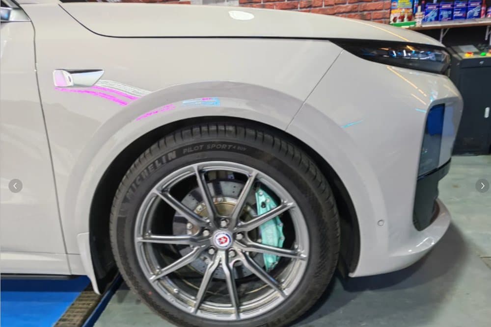 Li Auto L6 с тормозным комплектом SAVANINI