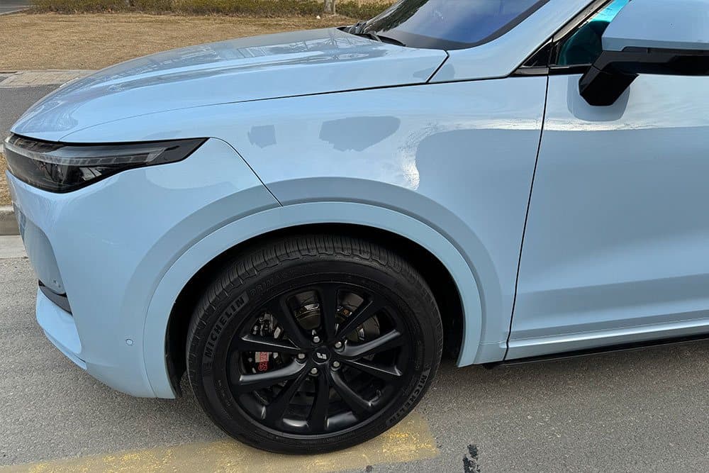 Li Auto ONE с тормозным комплектом SAVANINI
