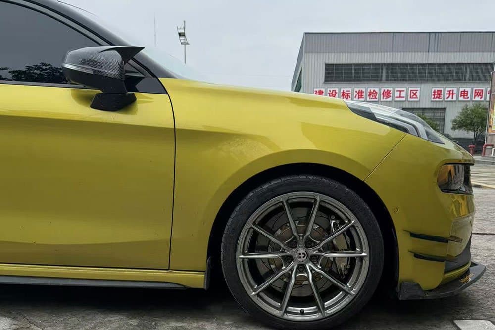 Lynk & Co 03 с тормозным комплектом SAVANINI