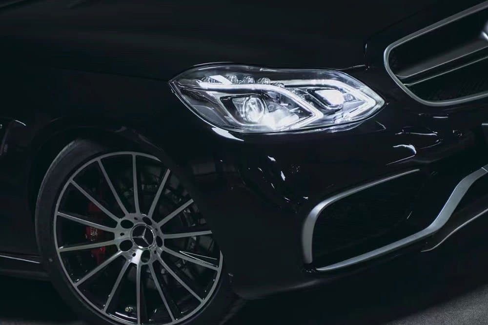 Mercedes-Benz E 300 с тормозным комплектом SAVANINI