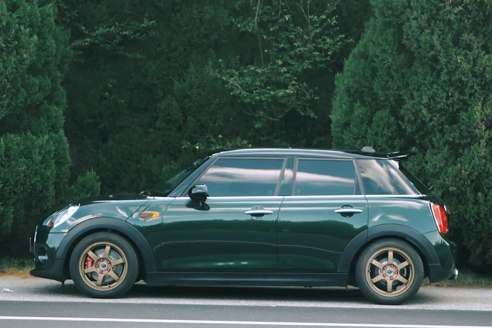 MINI Cooper с тормозным комплектом SAVANINI