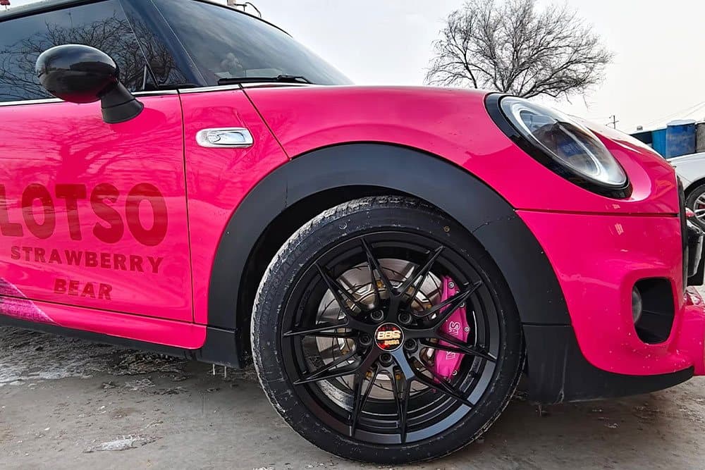 MINI Cooper с тормозным комплектом SAVANINI