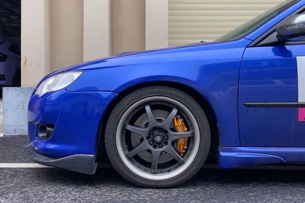Subaru Legacy с тормозным комплектом SAVANINI