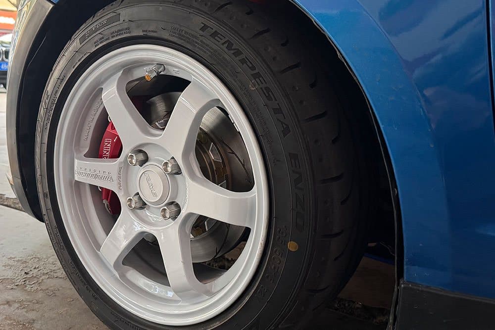 Suzuki Swift с тормозным комплектом SAVANINI