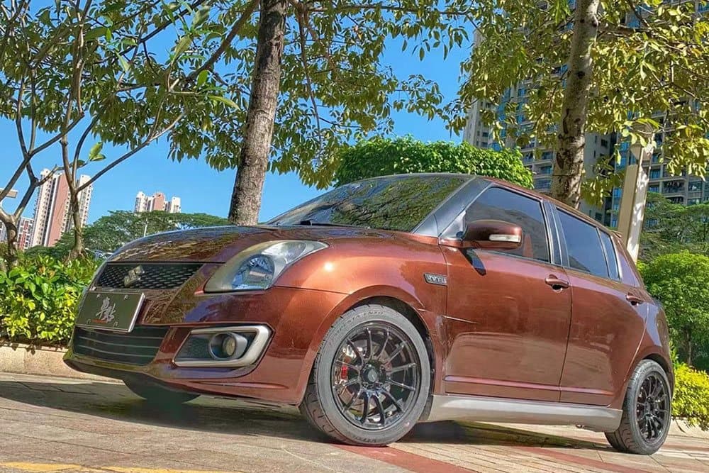 Suzuki Swift с тормозным комплектом SAVANINI