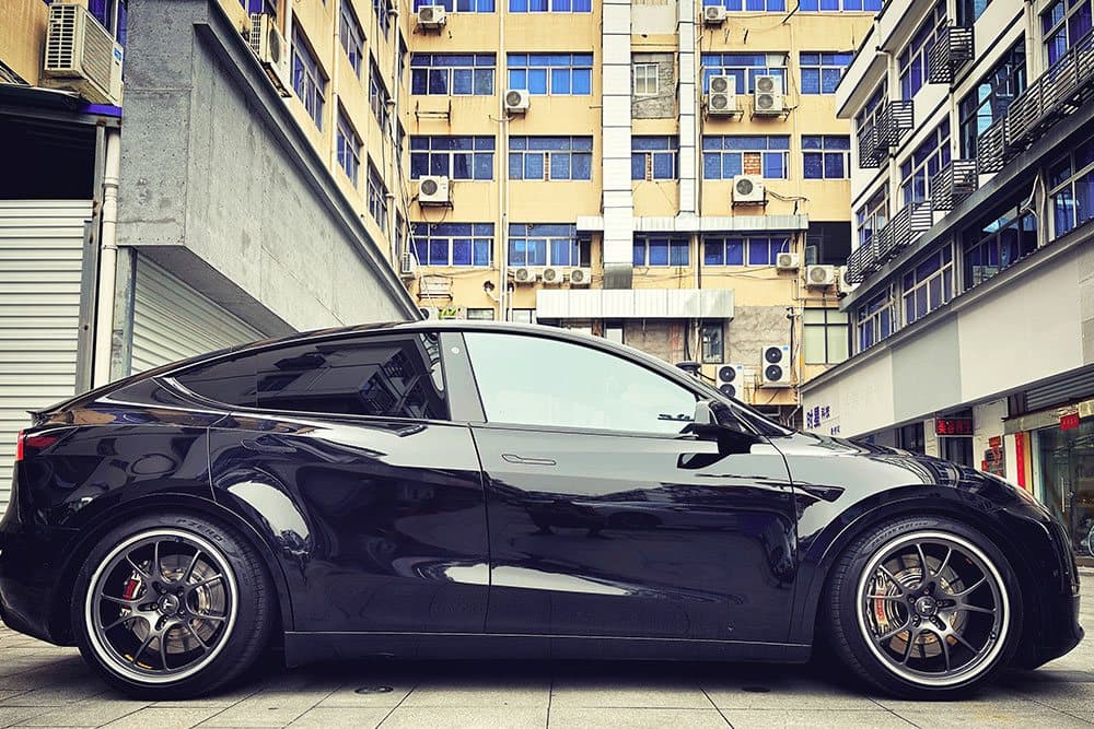 Tesla Model Y — установка SAVANINI — фото 2