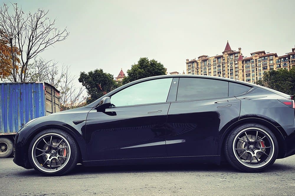 Tesla Model Y — установка SAVANINI — фото 3