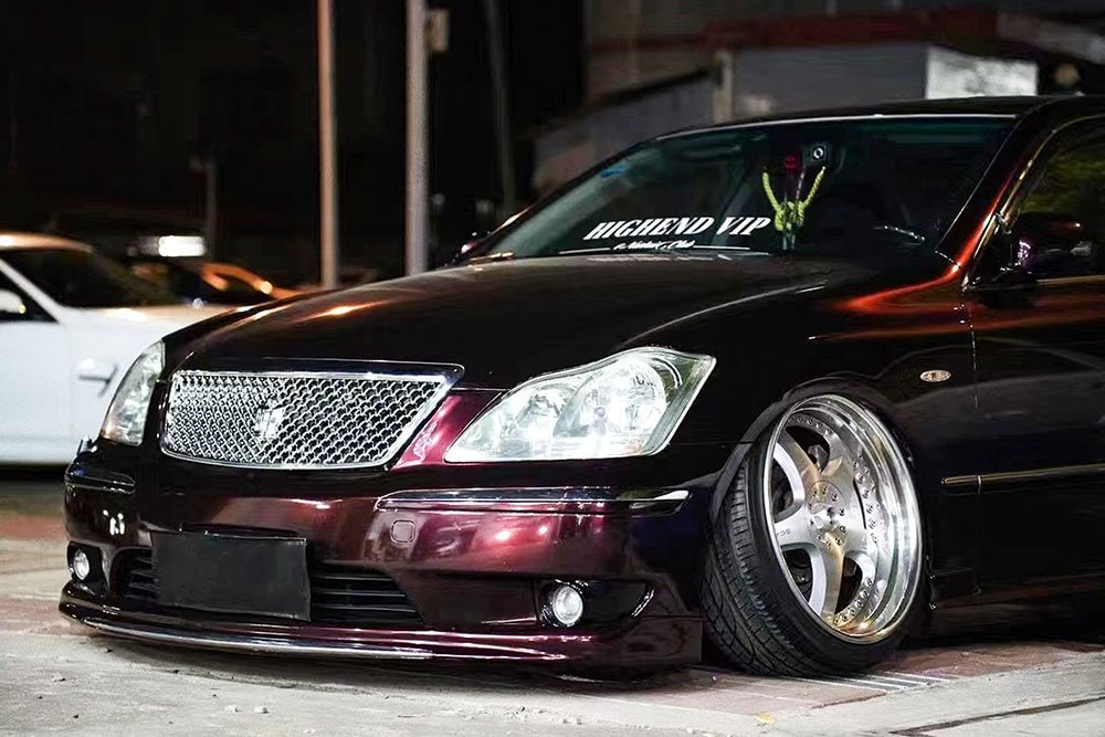 Toyota Crown XII — установка SAVANINI