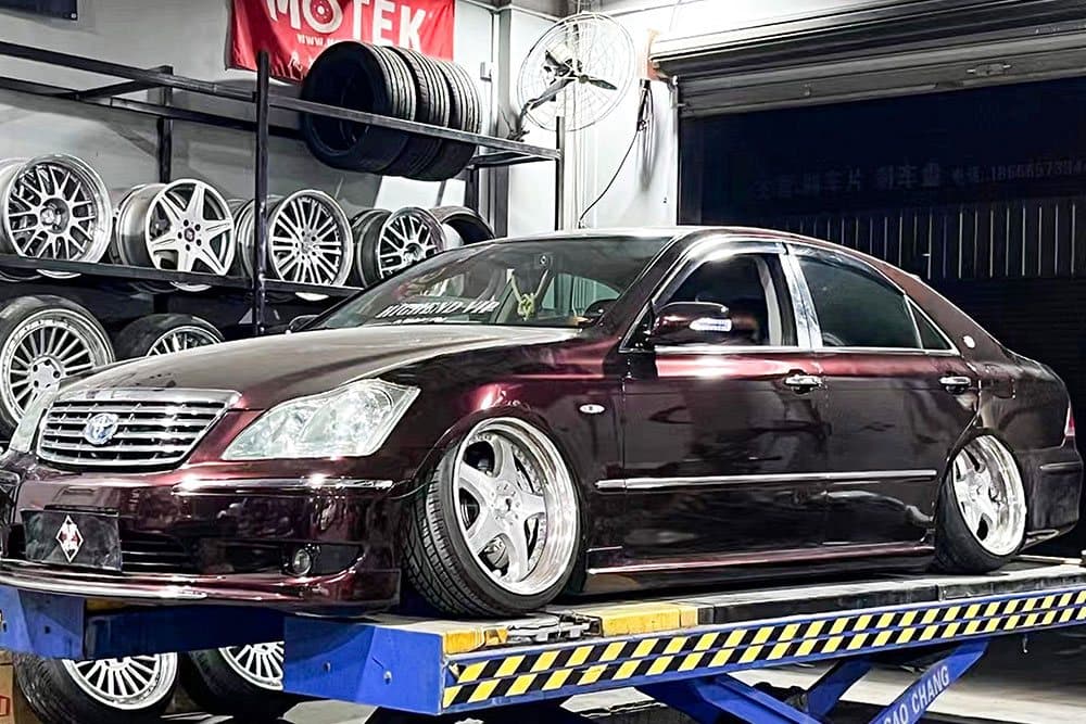 Toyota Crown XII — установка SAVANINI — фото 3