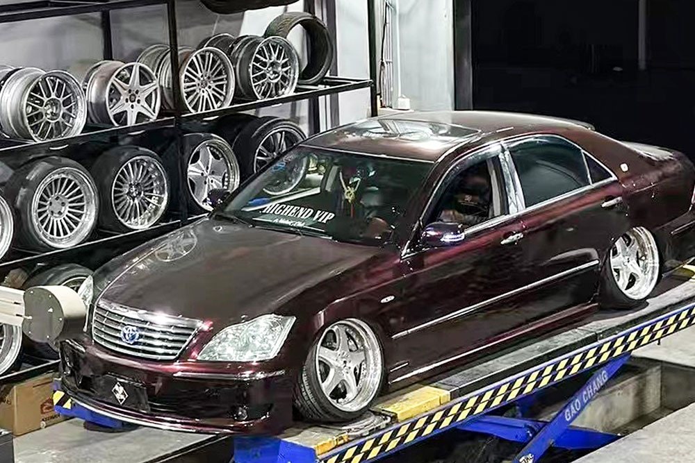 Toyota Crown XII — установка SAVANINI — фото 4
