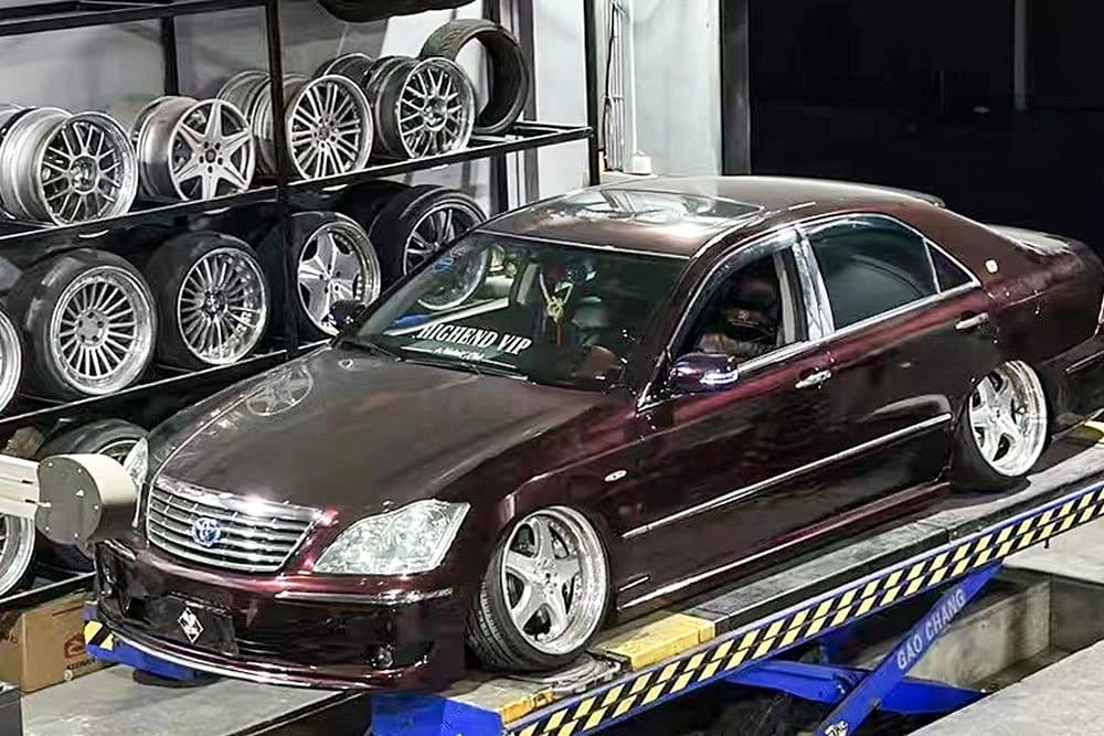 Toyota Crown XII — установка SAVANINI — фото 4
