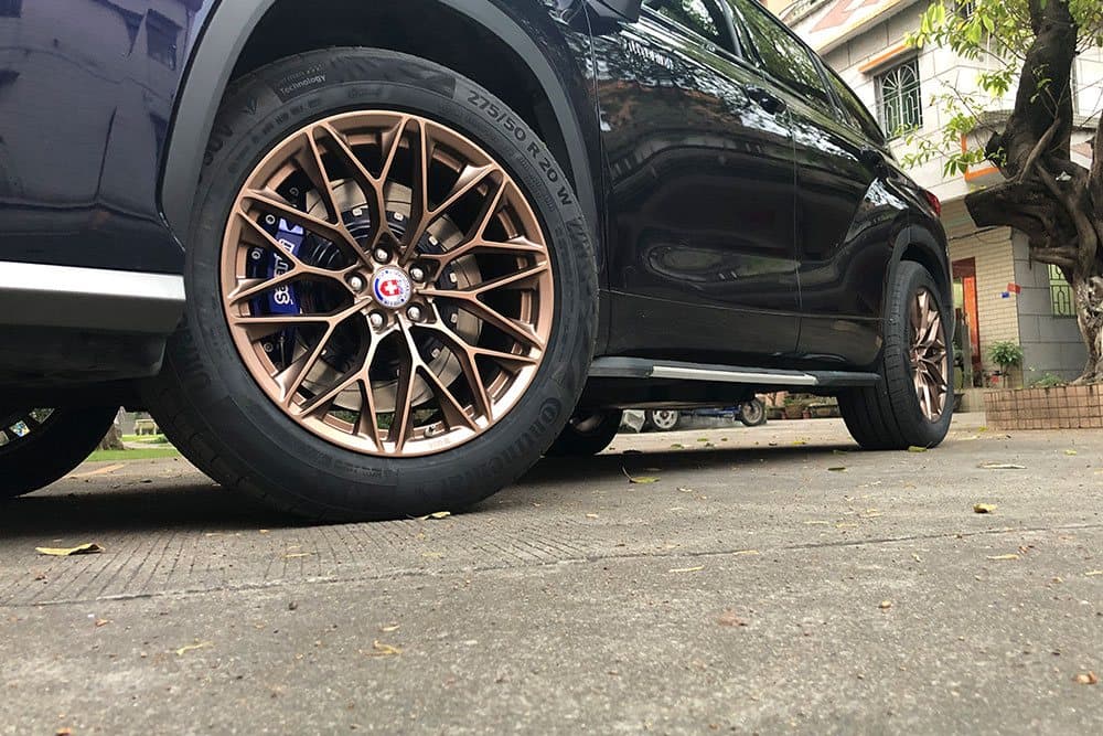 Toyota Highlander с тормозным комплектом SAVANINI