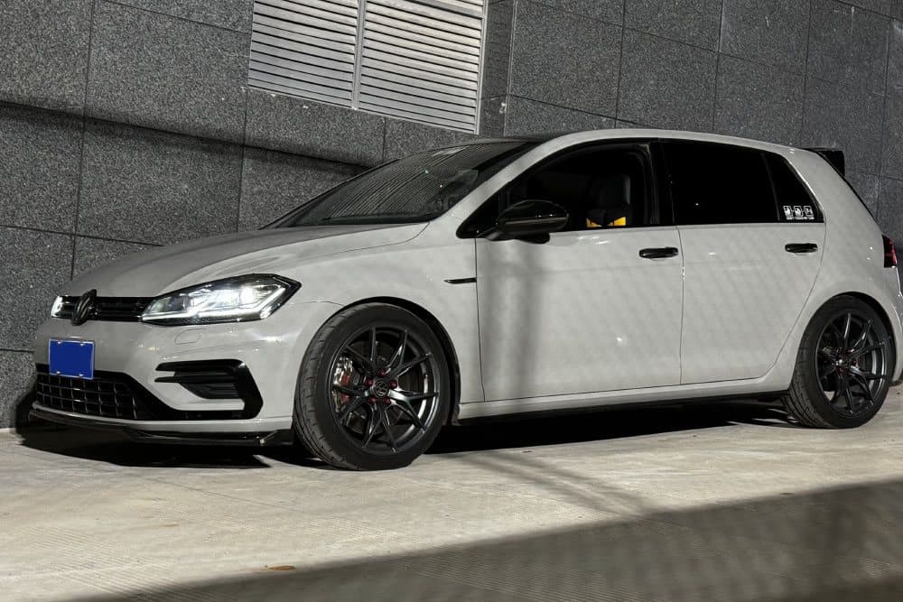 Volkswagen Golf с тормозным комплектом SAVANINI