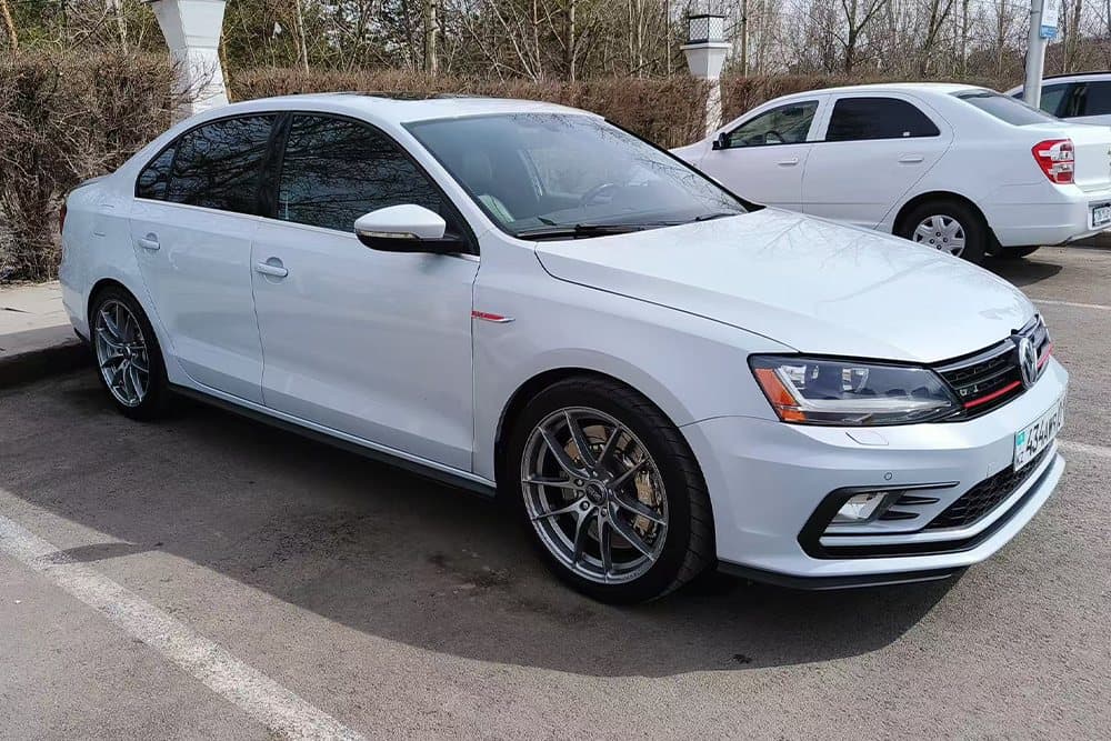 Volkswagen Jetta с тормозным комплектом SAVANINI